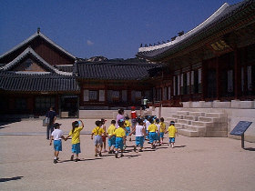 korean_children2_280.jpg (20205 bytes)