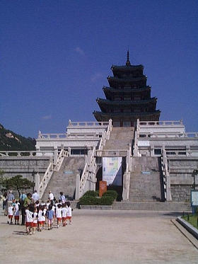 korean_children_280.jpg (20589 bytes)