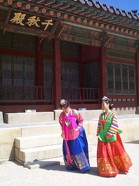 korean_girls_280.jpg (23735 bytes)