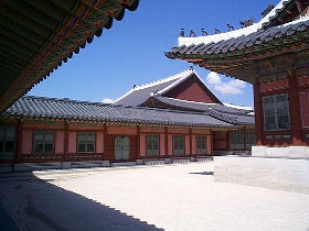 korean_temple_280.jpg (18489 bytes)