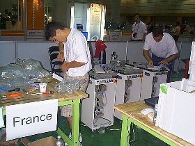 French_team_in_action_280.jpg (24846 bytes)