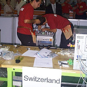 Swiss_team_in_action_280.jpg (24777 bytes)