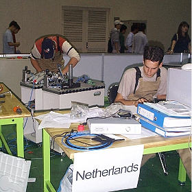 Dutch_team_in_action_280.jpg (24888 bytes)