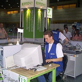 Finnish_team_in_action_280.jpg (24871 bytes)