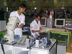 Playing_with_the_new_toy_SG_280.jpg (24937 bytes)