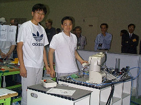 The_elite_team_has_time_for_posing_KR_280.jpg (24137 bytes)