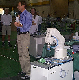Briefing_on_integration_of_robot1_280.jpg (24865 bytes)