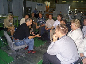 Chief_Expert_indoctrinating_mechatronics_ideology_to_WorldSkills_VIPS_280.jpg (24846 bytes)
