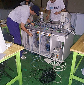 What_a_mess_NL_280.jpg (24726 bytes)