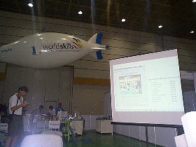 Airfish_fly_pass_at_the_party_280.jpg (24416 bytes)