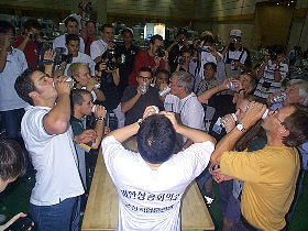 Alcoholics_competition_between_experts_and_competitiors_280.jpg (24871 bytes)