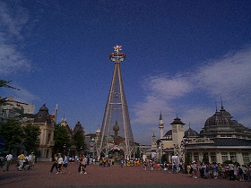 Everland_where_everyone_was_rewarded_free_lunch_and_three_rides_of_their_choice_for_the_good_deeds_they_have_done-WSC_280.jpg (24563 bytes)