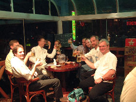 Experts in BeerWorld_280.jpg (21394 bytes)