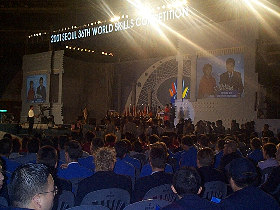 Competitors_from _various_countries_awaiting_the_dishing_out_of_medals_at_the_Closing_Ceremony1_280.jpg (24701 bytes)