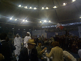 Everyone_is_invited_to_go_on_the_stage_to_celebrate_280.jpg (26543 bytes)