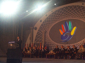 Jack_Dusseldorp_President_of_the_WorldSkills_giving_a_speech_at_the_Closing_Ceremony_280.jpg (24339 bytes)