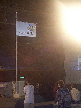 Lowering_of_280.jpg (14757 bytes)