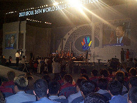 President_of_the_Korea_Manpower_Agency_speaking_at_the_Closing_Ceremony_280.jpg (24348 bytes)