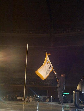 Switzerland_tthe_host_of_the_37th_WSC_2003_took_over_from_Korea_the_WorldSkills_flag_280.jpg (15667 bytes)