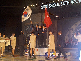 The_jubilant_mechatronics_gold_medallists_280.jpg (24529 bytes)