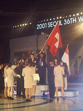 Top_Mechatronics_teams_of_the_world_receving_their_medals_280.jpg (24678 bytes)