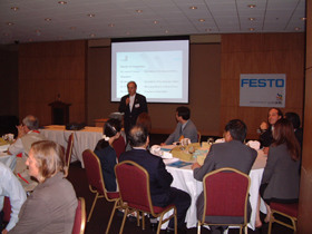 LaurantinactionatWSLF_280.jpg (24109 bytes)