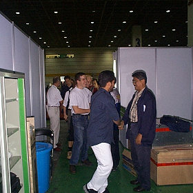 entering1_280.jpg (24430 bytes)