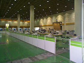 tr4_arena_280.jpg (24844 bytes)