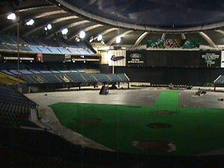 Inside Stadium320.jpg (58868 bytes)