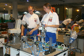 P0002385_320.jpg (46850 bytes)